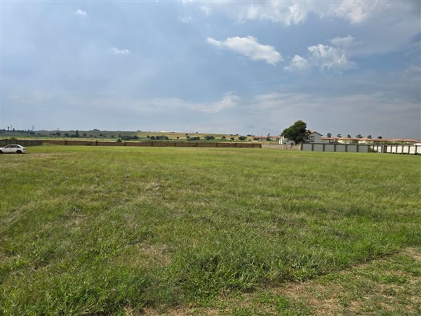 3 004 m² Land