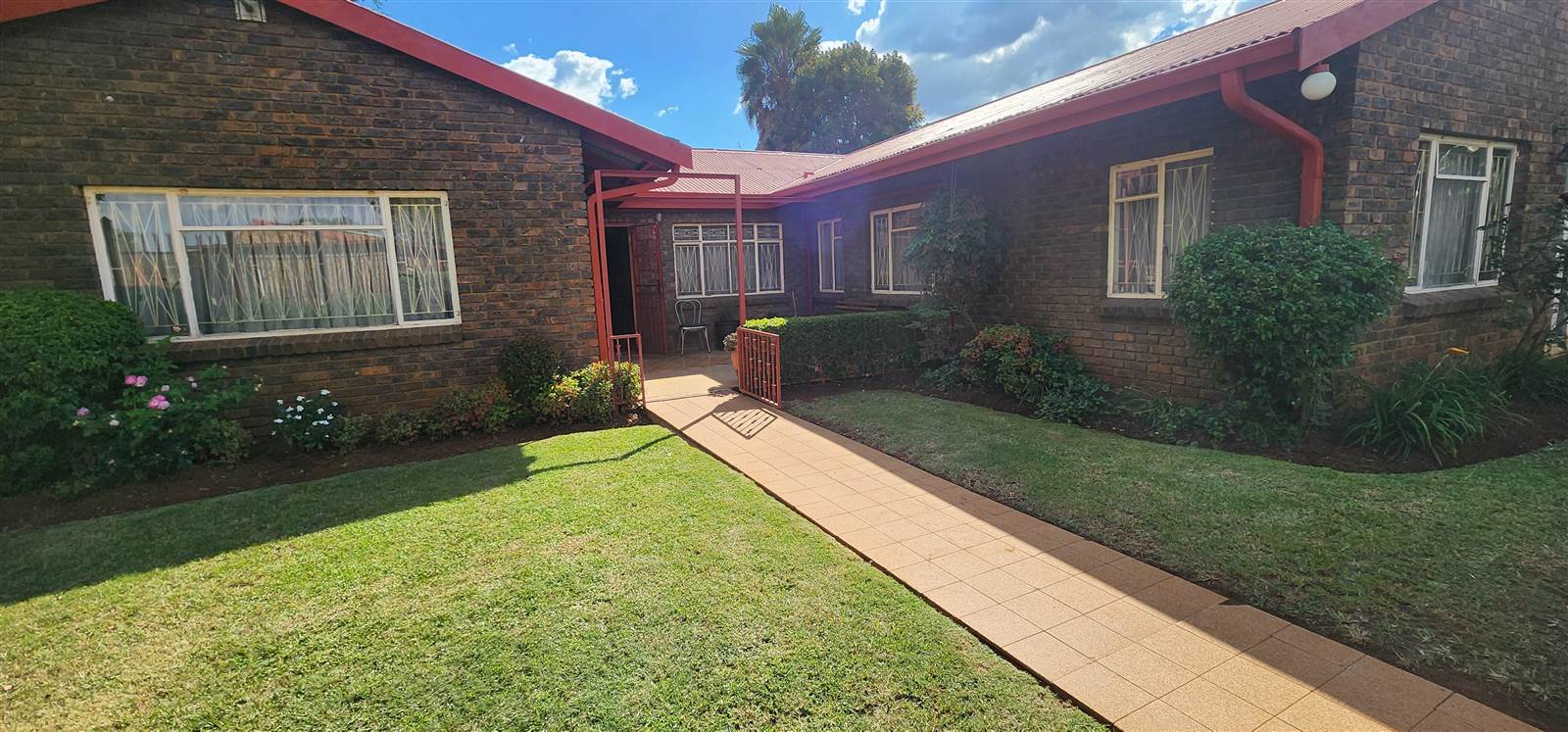 5 Bed House in Laudium photo number 1