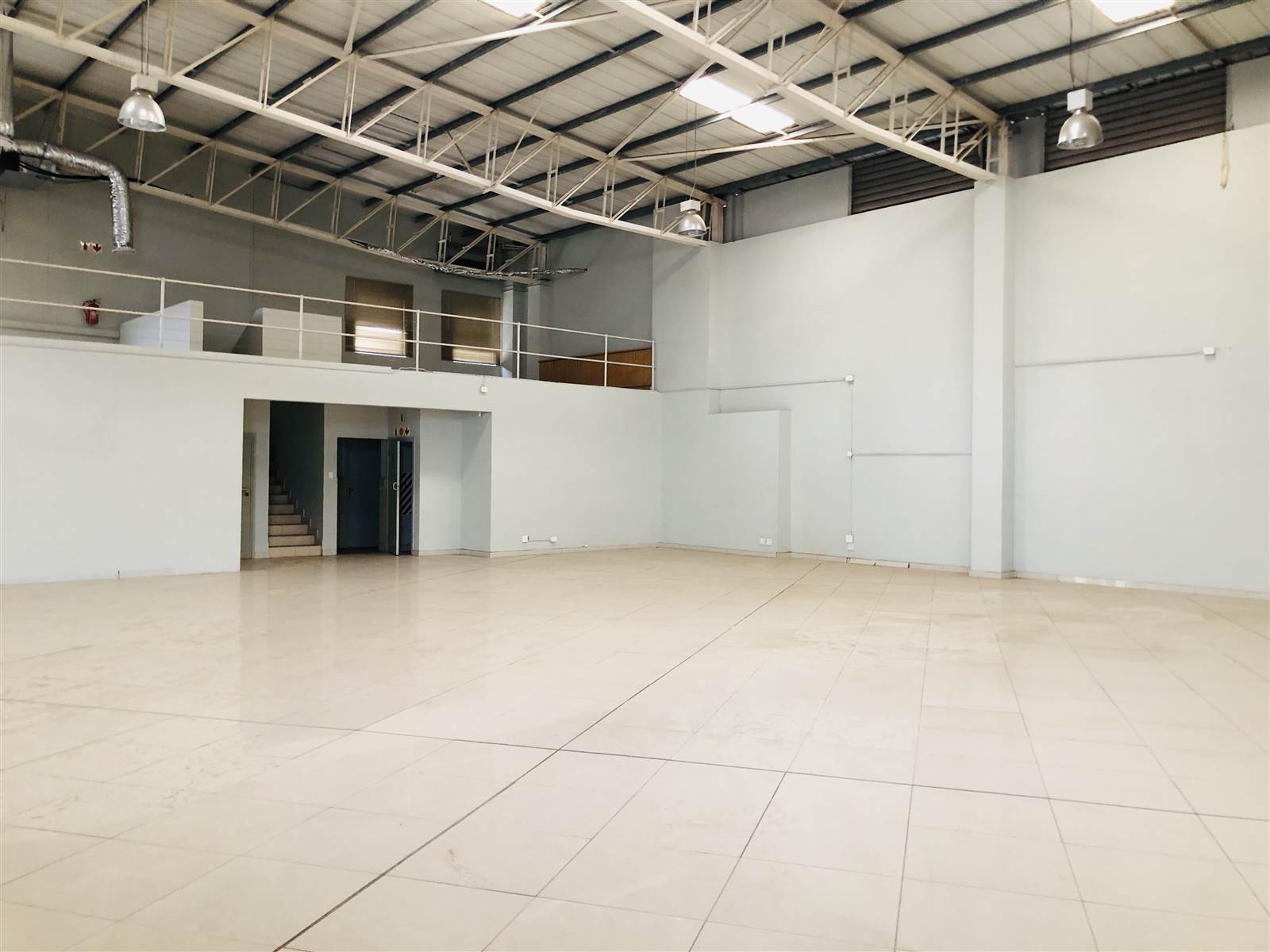 1068  m² Commercial space in Somerset Park photo number 3