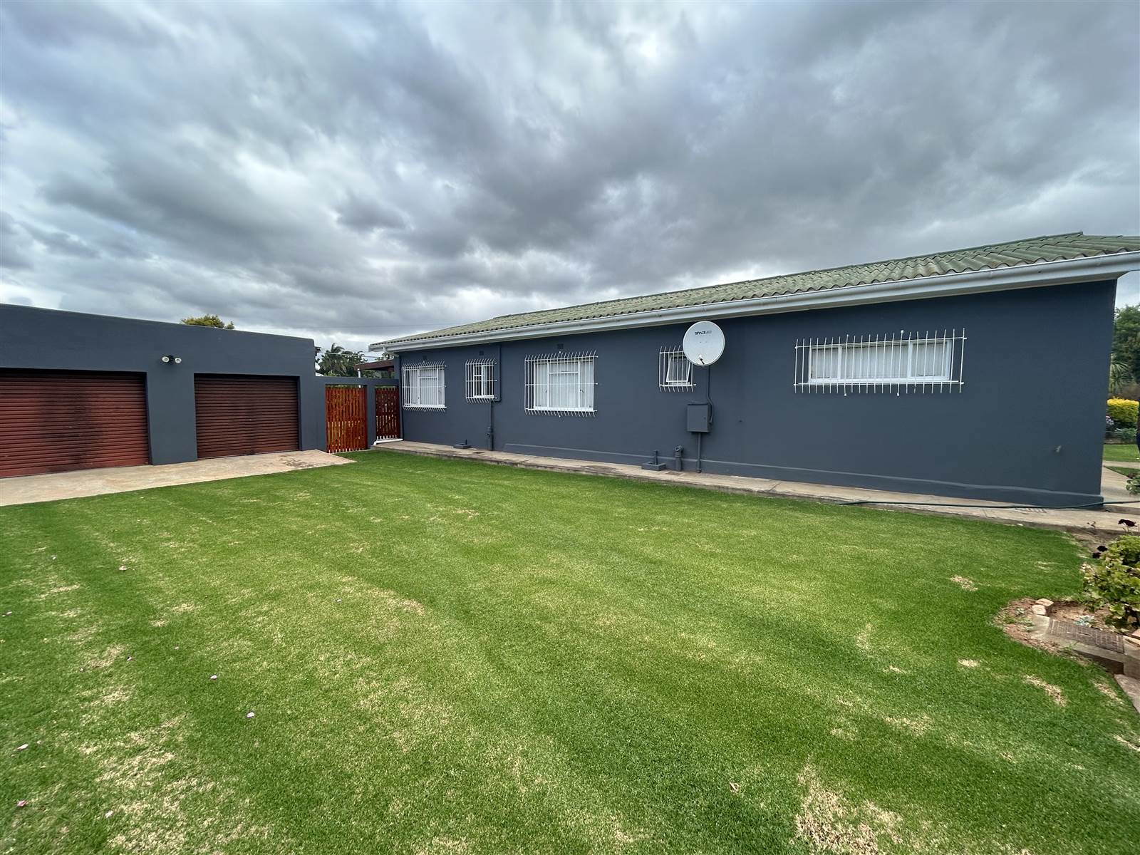 3 Bed House in Bonnievale photo number 4