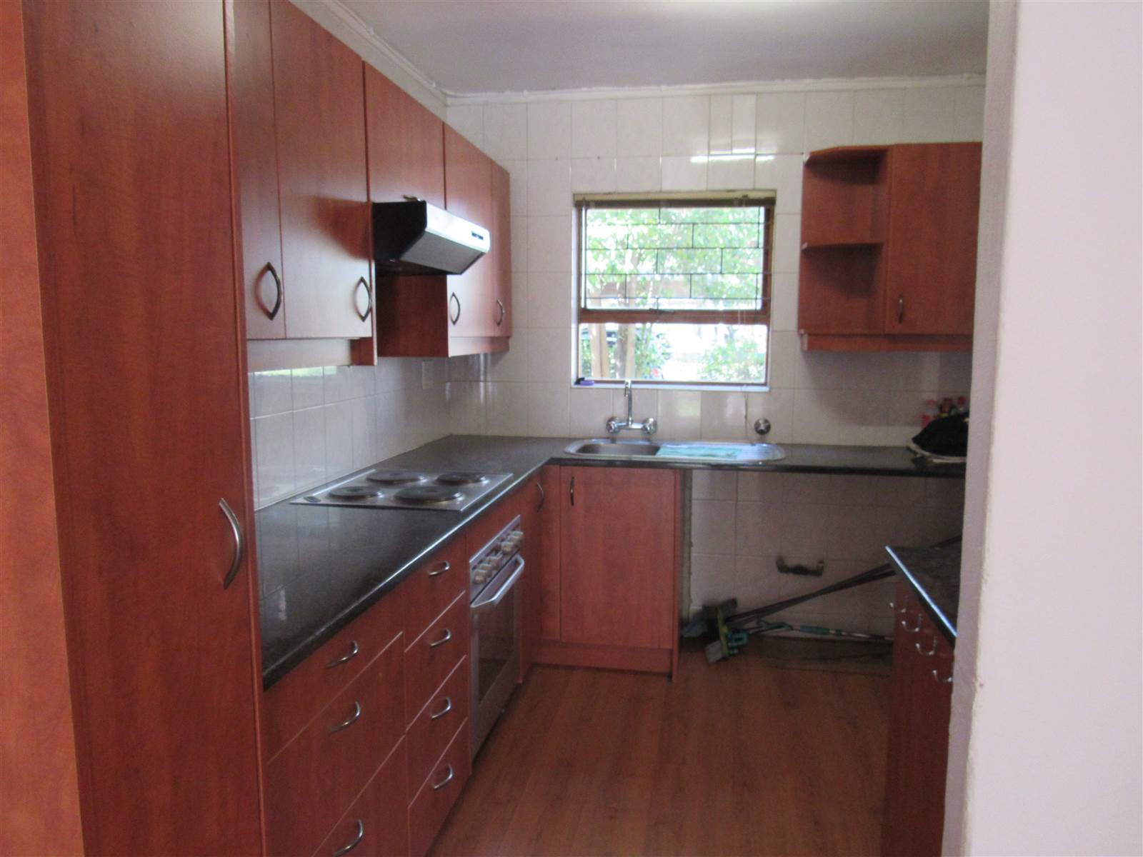 2 Bed Apartment in Lakefield photo number 5