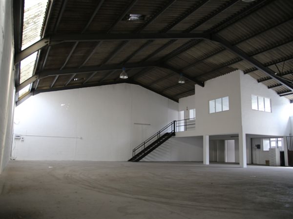 385  m² Industrial space
