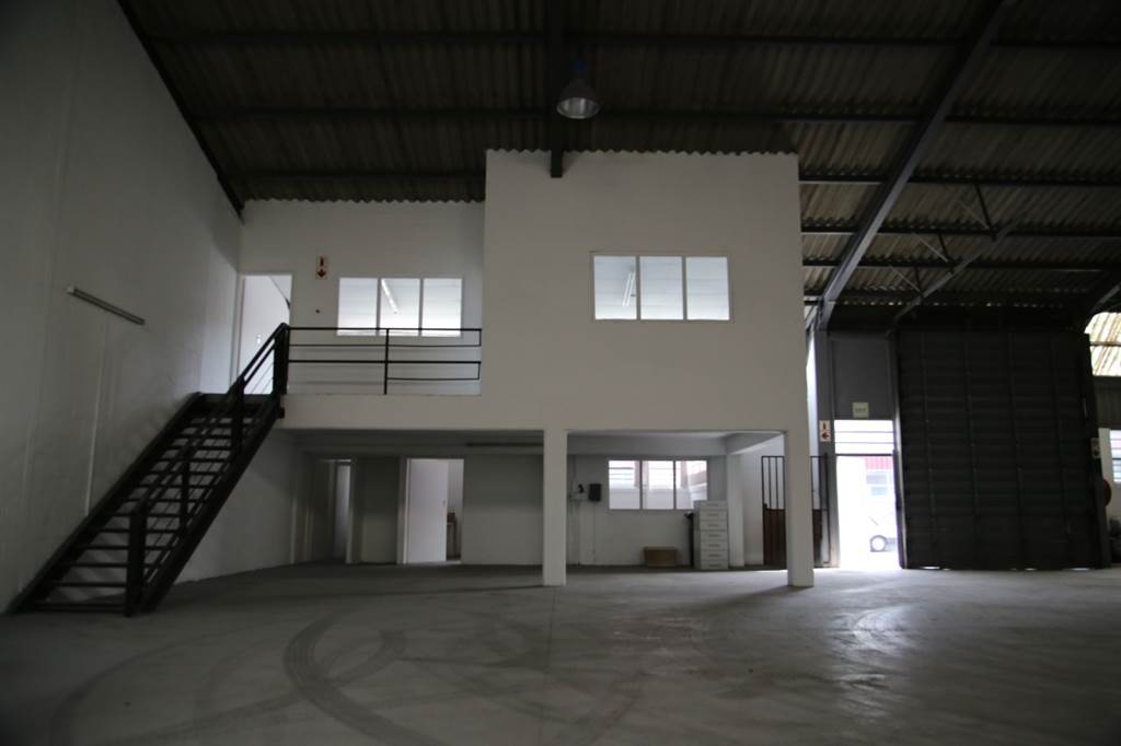 385  m² Industrial space in Steenberg photo number 2