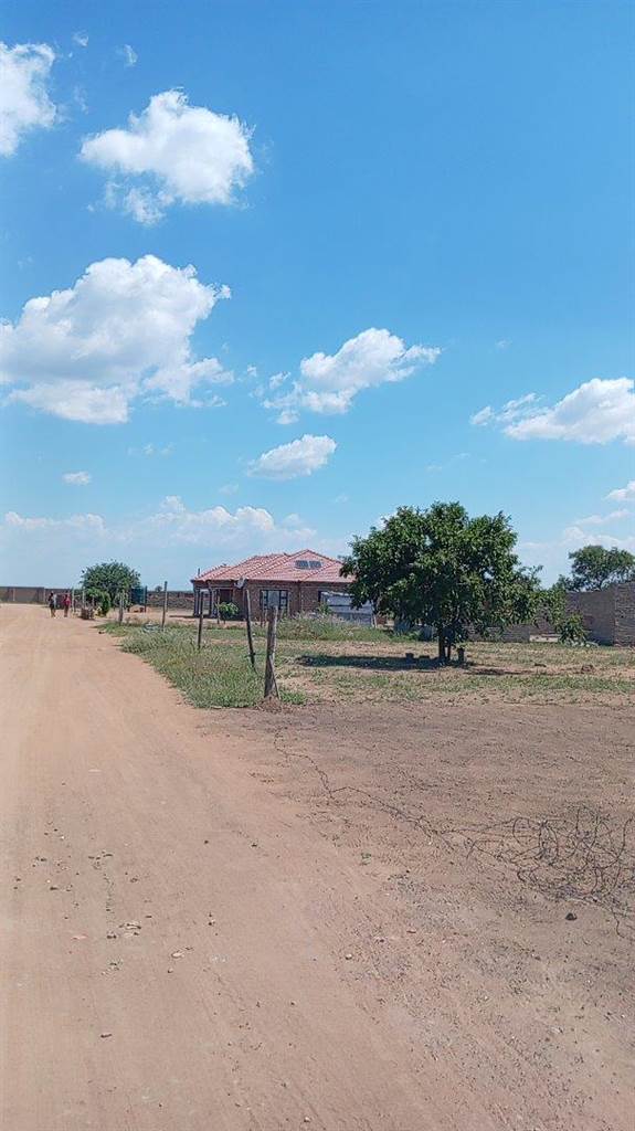 1600 m² Land available in Hammanskraal photo number 2