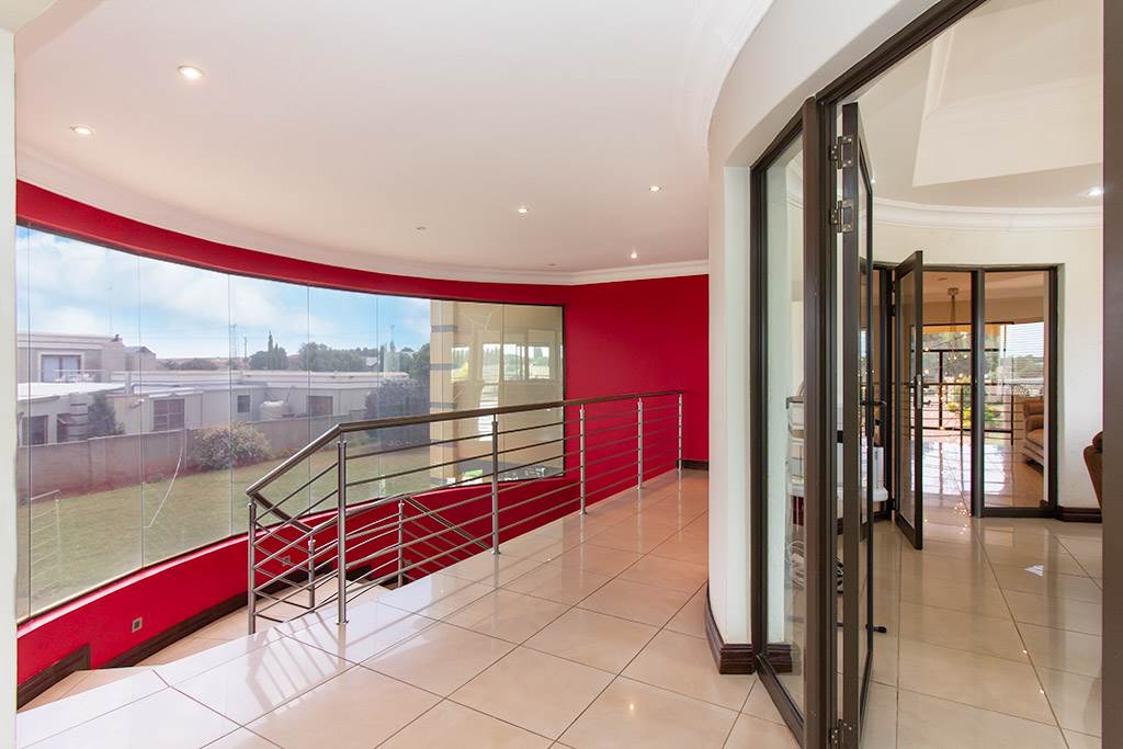 5 Bed House in Rietvlei View photo number 16