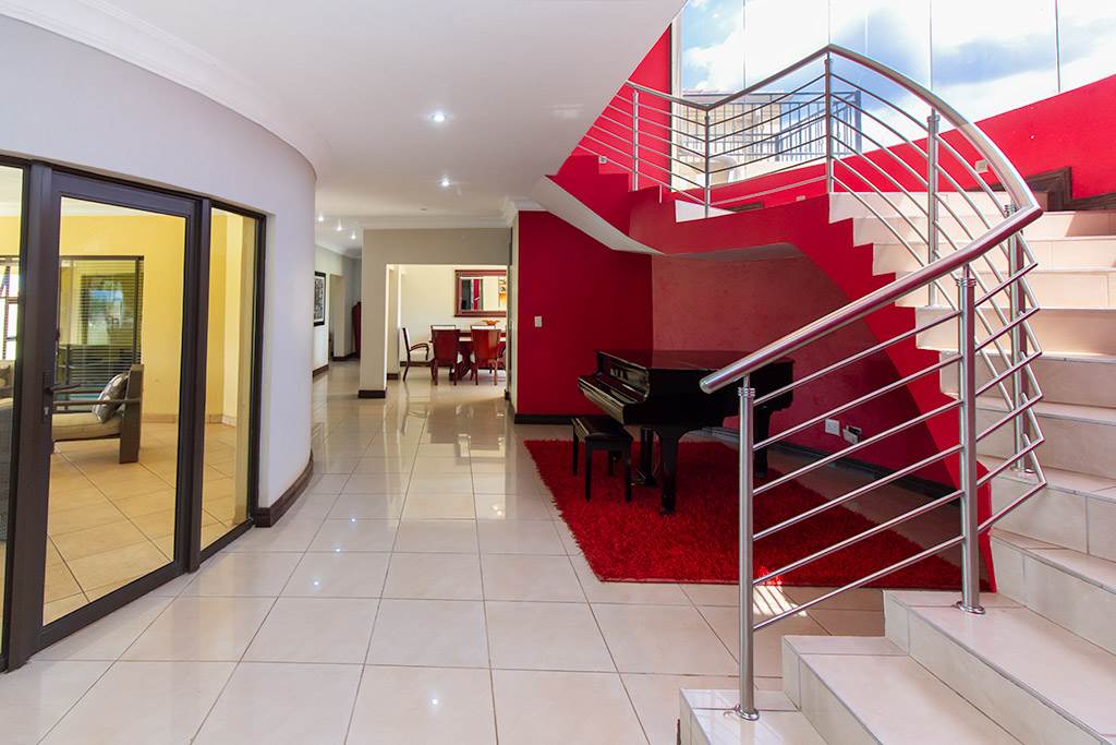 5 Bed House in Rietvlei View photo number 3