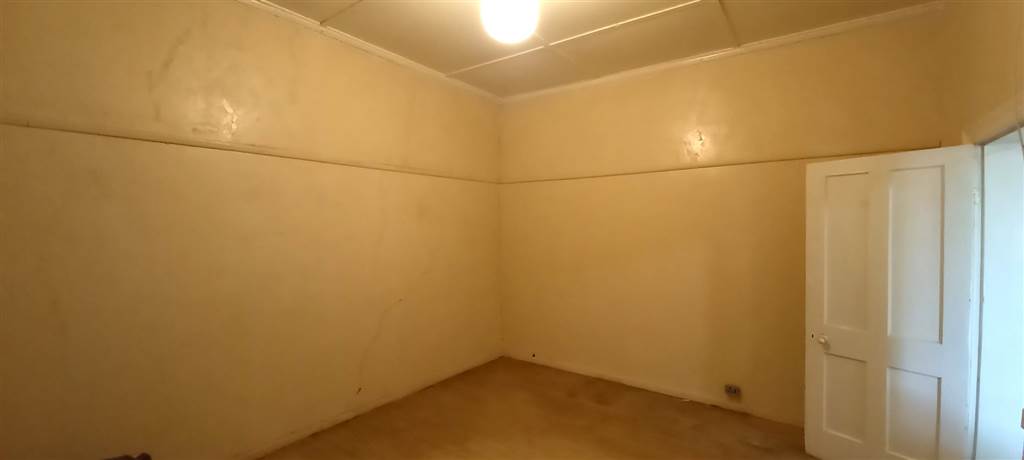 3 Bed House in Loxton photo number 4