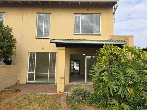 3 Bedroom Townhouse 3 Bedroom Townhouse