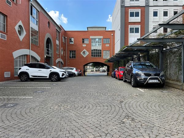 200  m² Commercial space in Parktown North