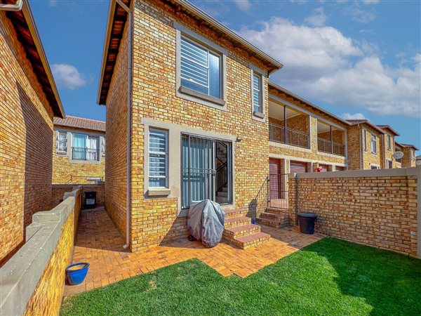 3 Bed Townhouse in Wilgeheuwel