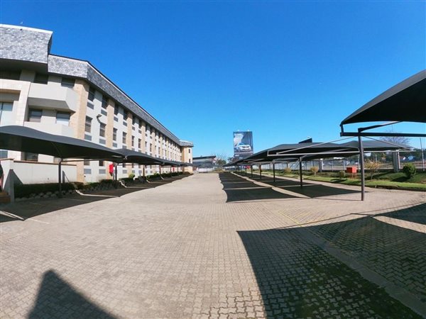 4 615  m² Commercial space
