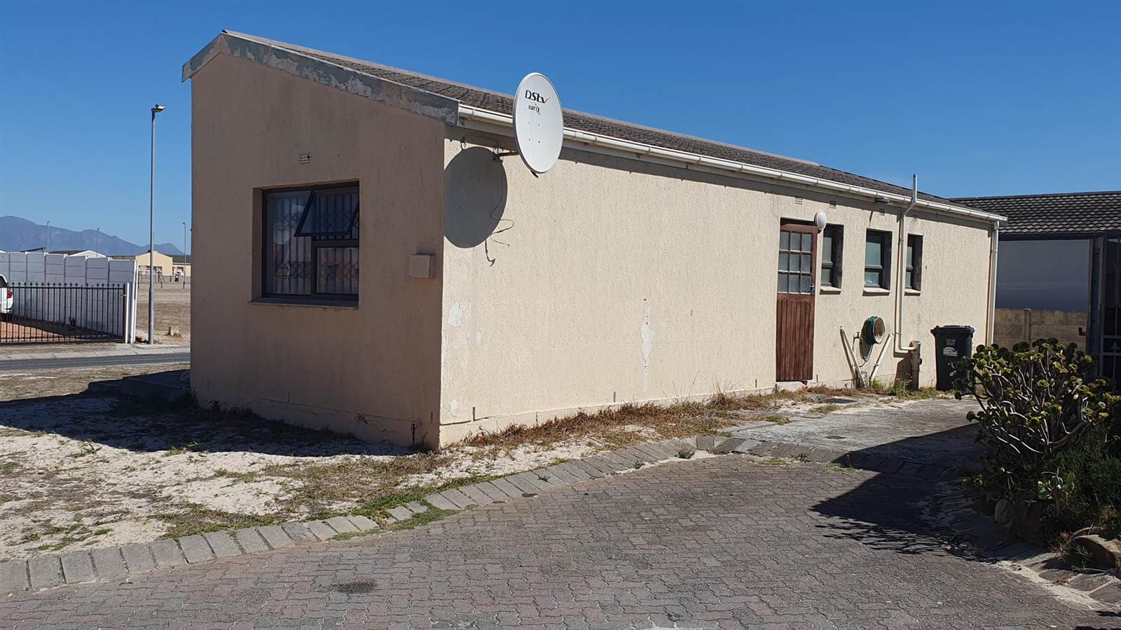 3 Bed House in Strandfontein photo number 25