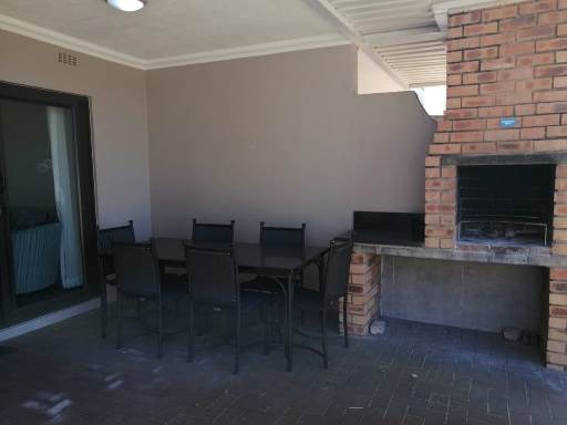 2 Bed Apartment in Melville photo number 12