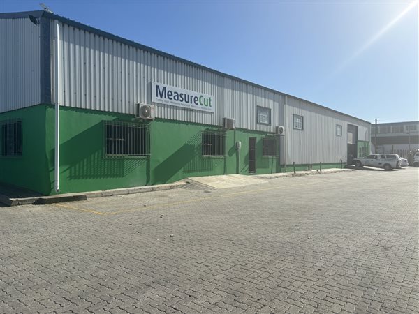 800  m² Industrial space