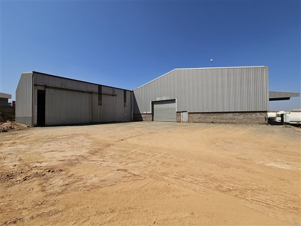 4 000  m² Industrial space