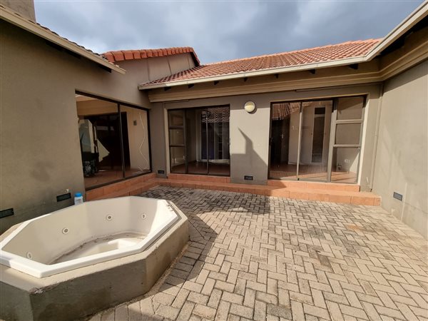 4 Bedroom House 4 Bedroom House