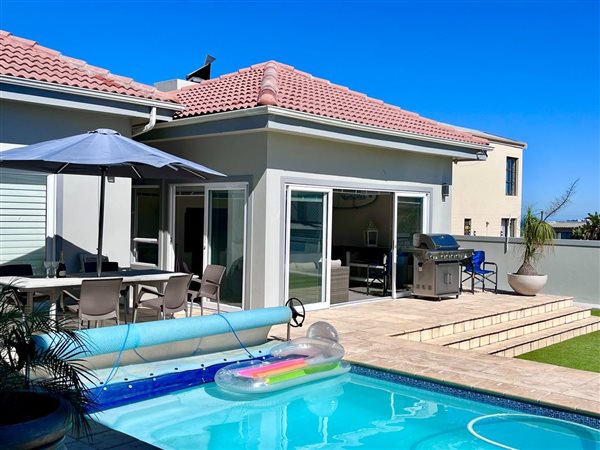4 Bedroom House 4 Bedroom House