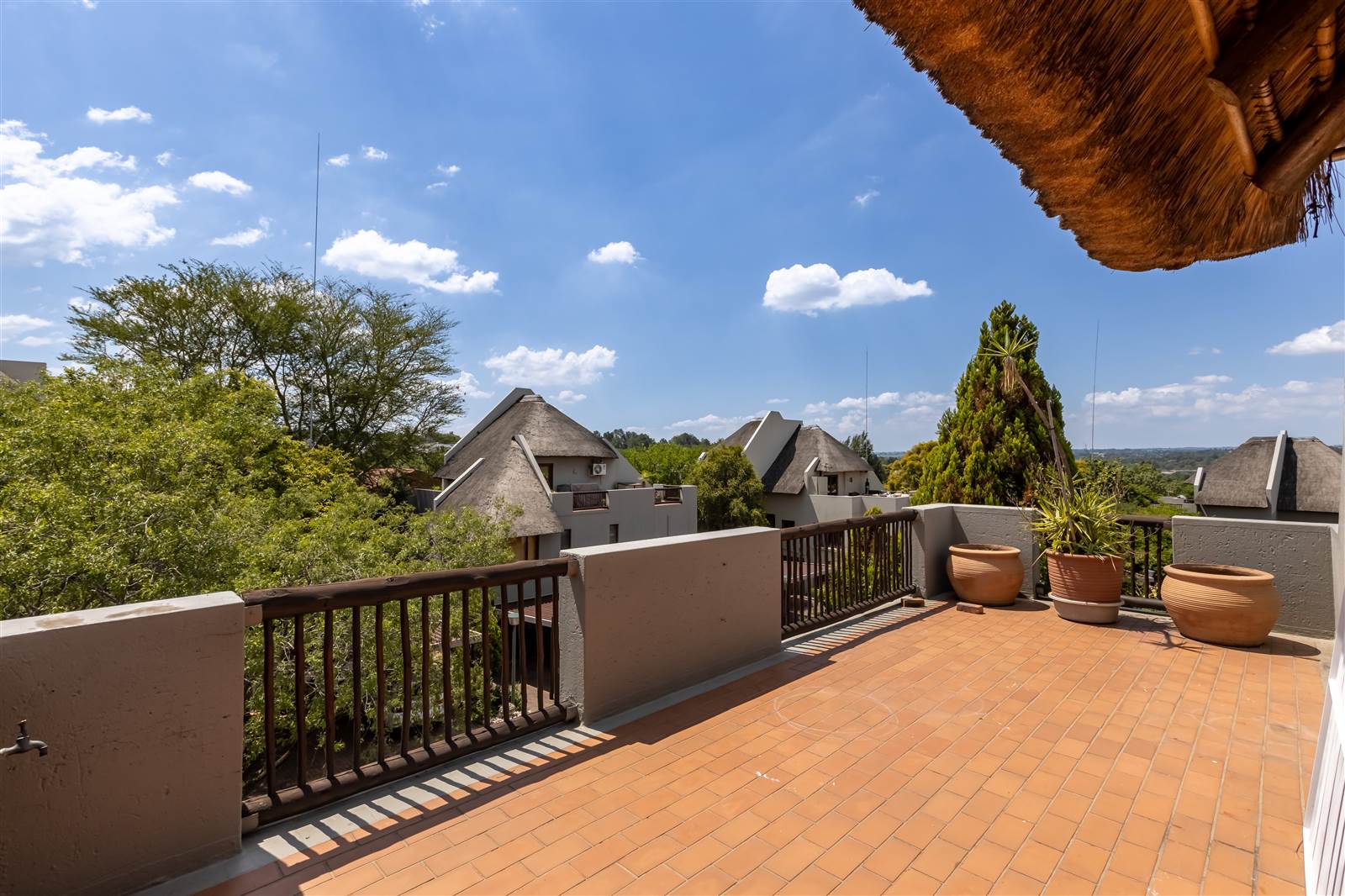 2 Bed Apartment in Lonehill photo number 1