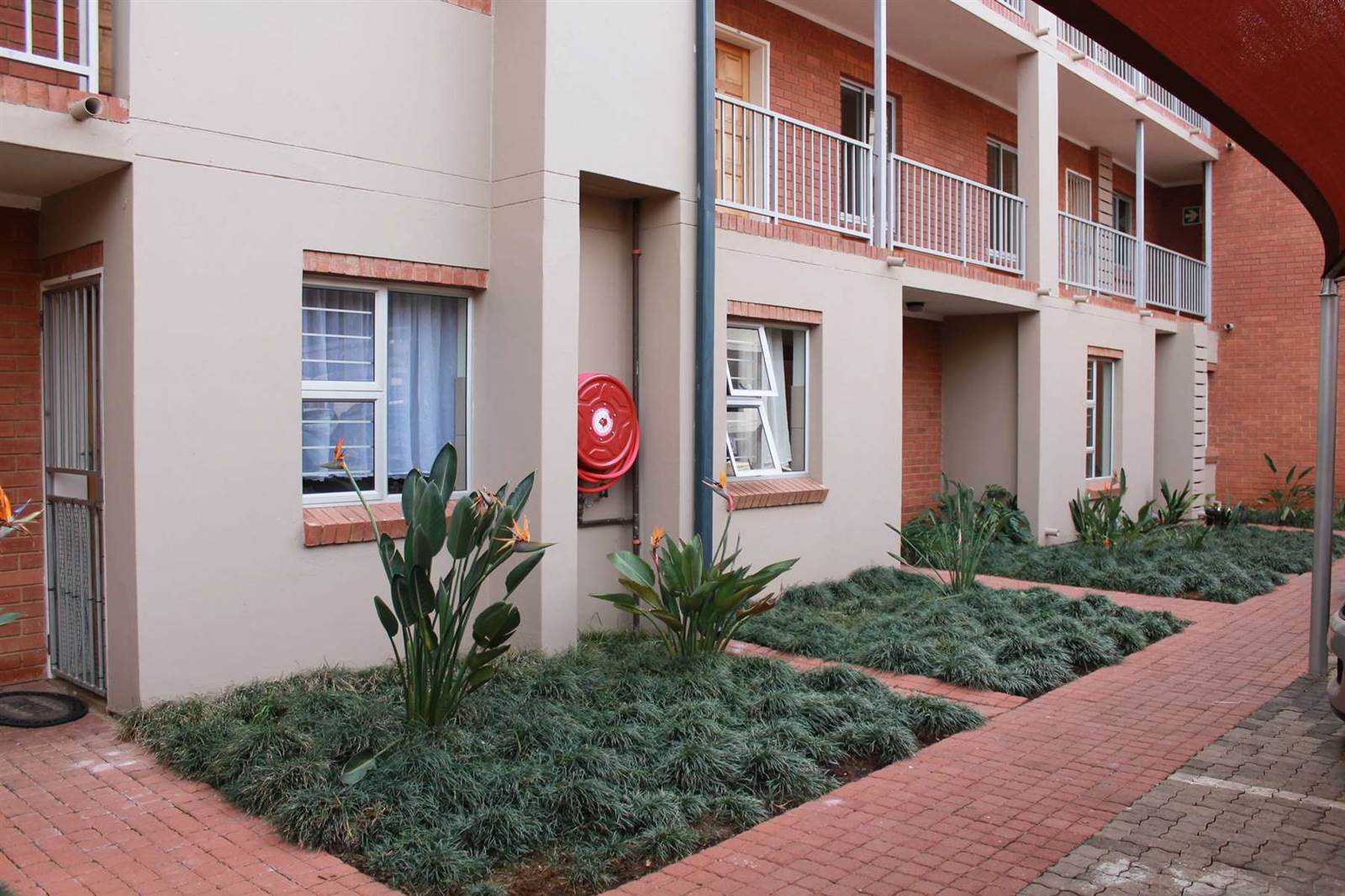 2 Bed Apartment in Parktown Estate photo number 1