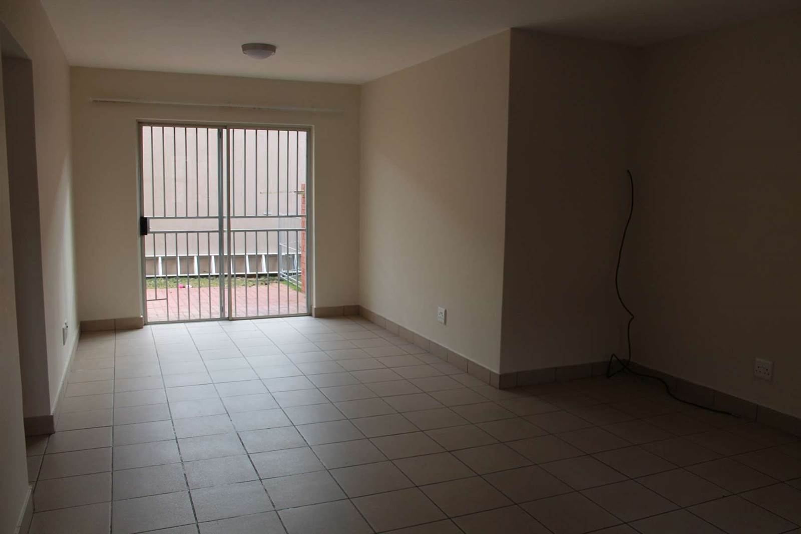 2 Bed Apartment in Parktown Estate photo number 3