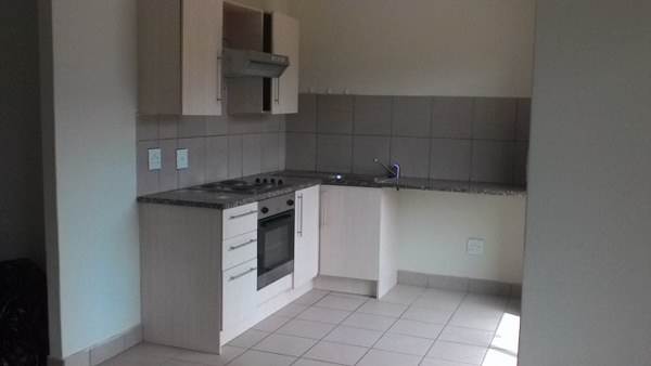2 Bed Apartment in Parktown Estate photo number 2