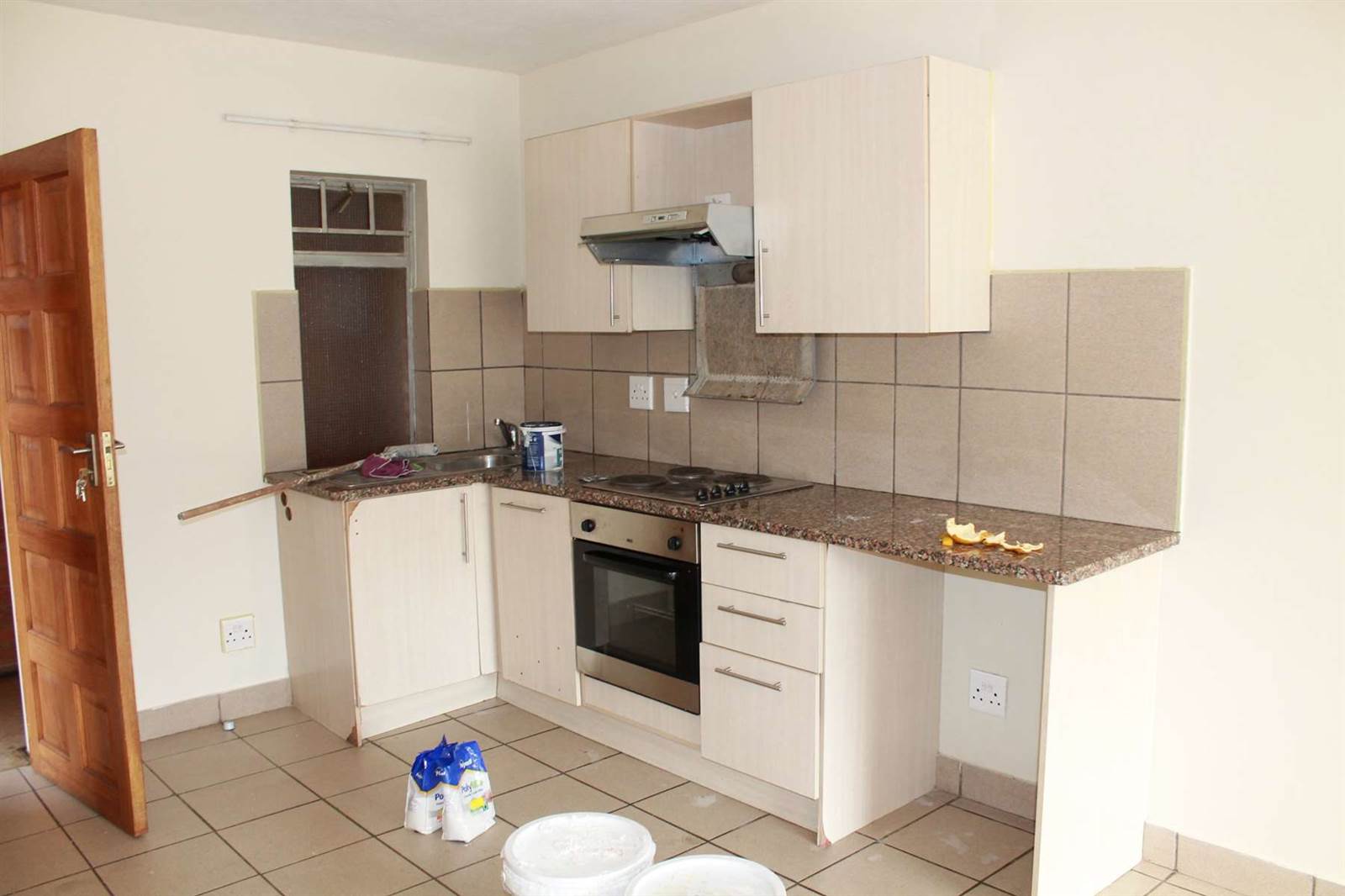 2 Bed Apartment in Parktown Estate photo number 21
