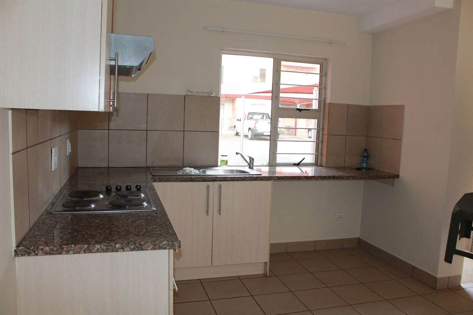 2 Bed Apartment in Parktown Estate photo number 18