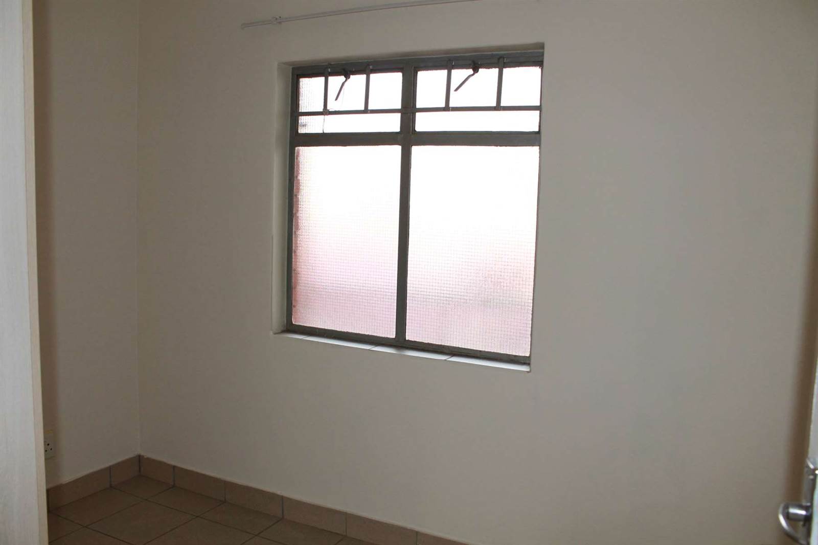 2 Bed Apartment in Parktown Estate photo number 29