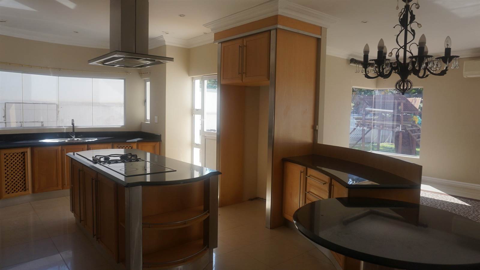5 Bed House in Umhlanga Rocks photo number 27
