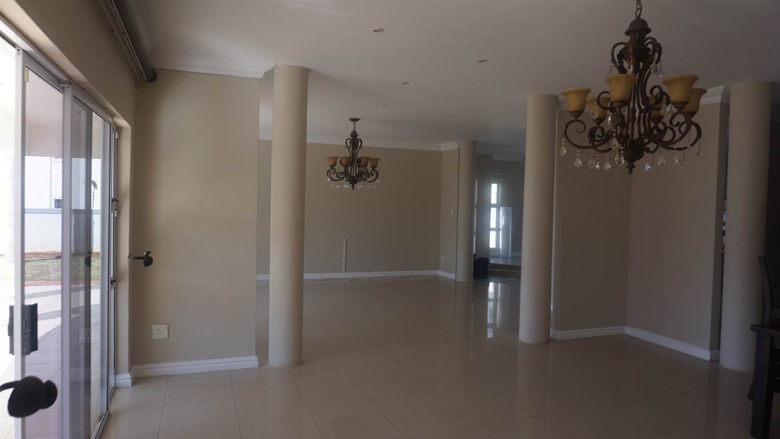 5 Bed House in Umhlanga Rocks photo number 6