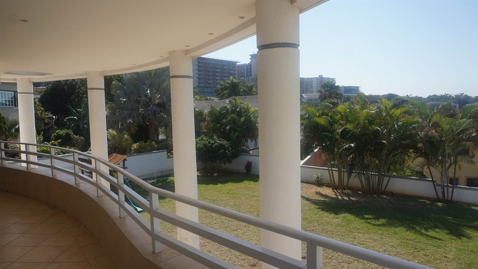 5 Bed House in Umhlanga Rocks photo number 3