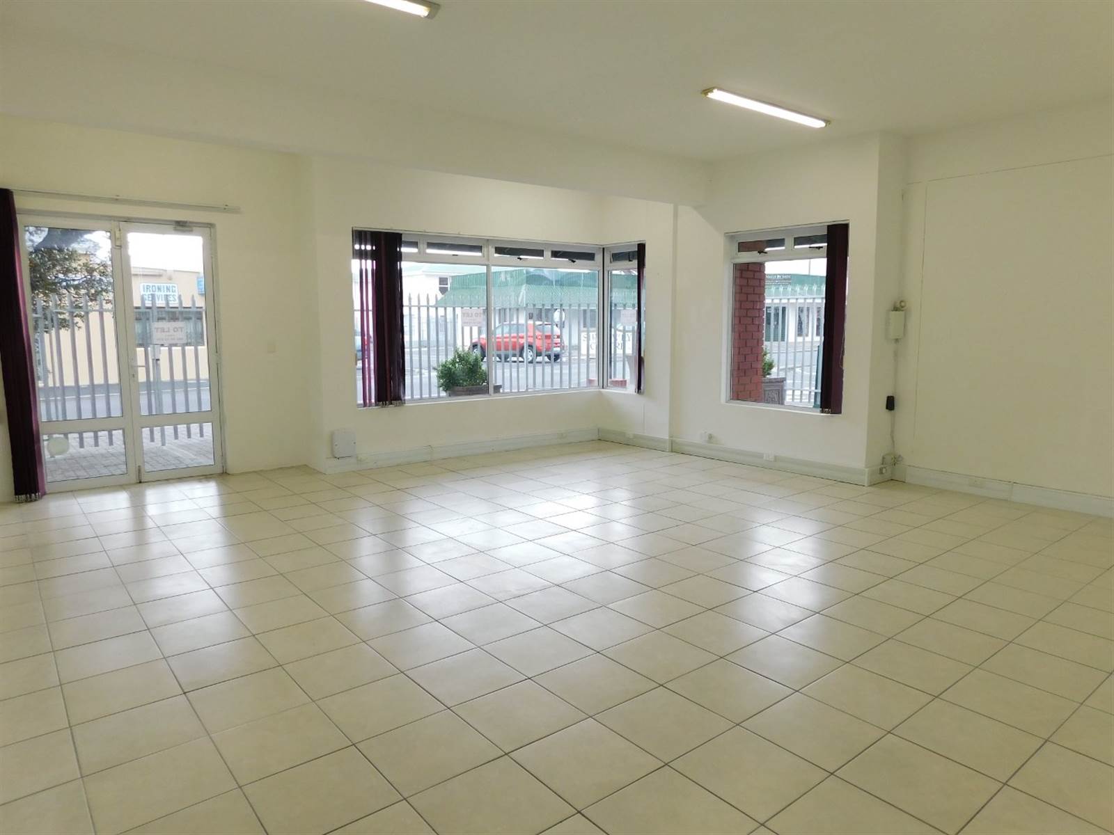 88  m² Commercial space in Gordons Bay Central photo number 7