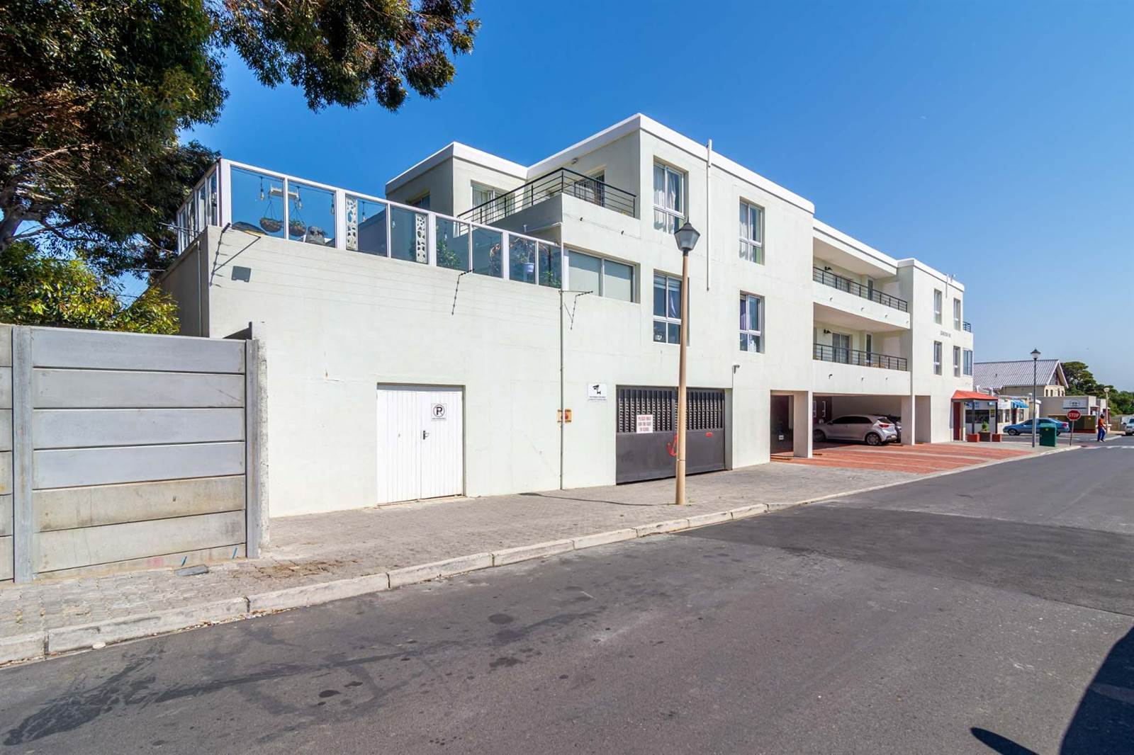 88  m² Commercial space in Gordons Bay Central photo number 15