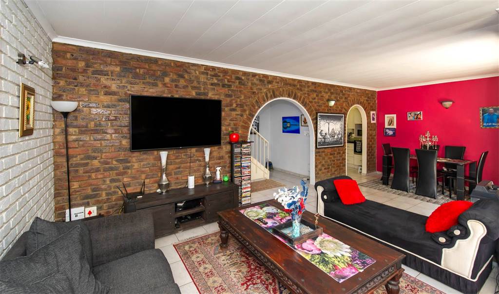 3 Bed Townhouse in Edenvale photo number 9