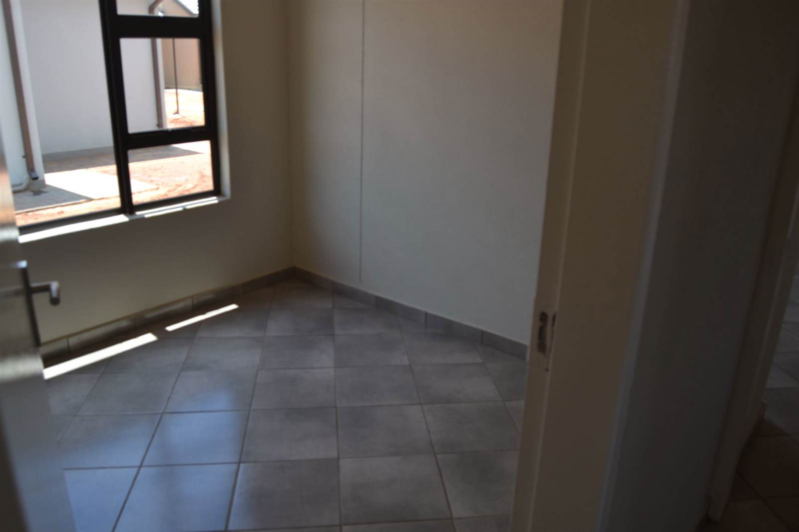 2 Bed House in Roodepoort West photo number 3