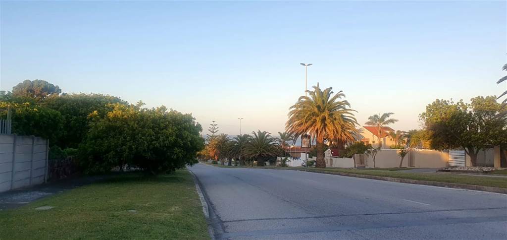 1399 m² Land available in Humewood photo number 12