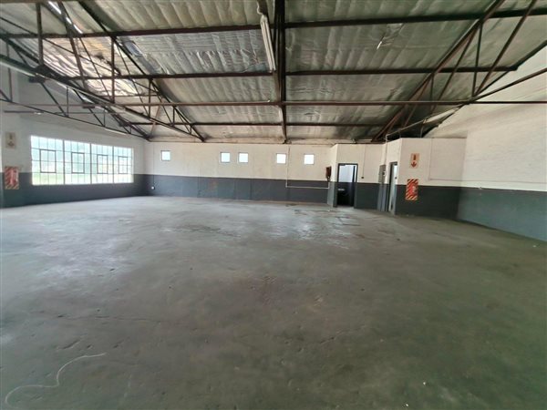 375  m² Industrial space in New Germany