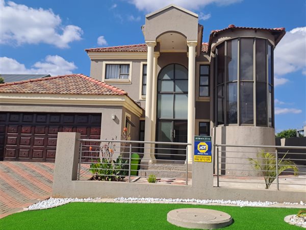 4 Bedroom House 4 Bedroom House