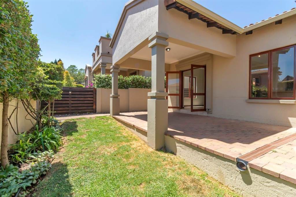 2 Bed Townhouse in Douglasdale photo number 2