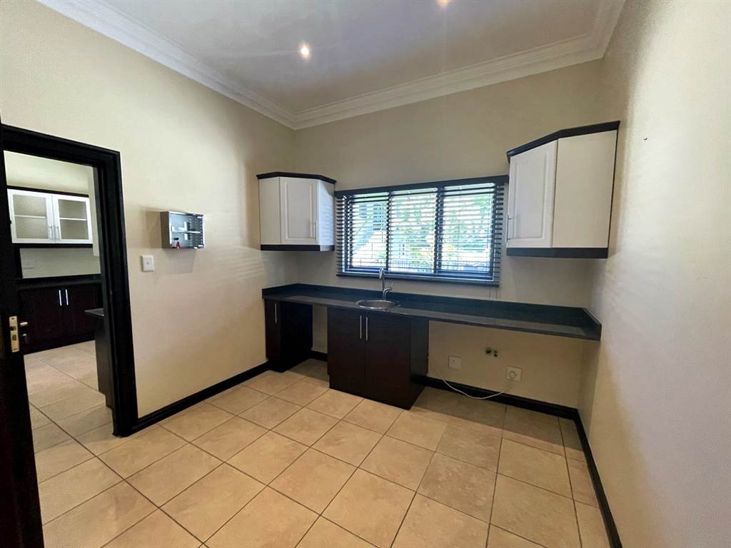 4 Bed Townhouse in Camperdown photo number 22
