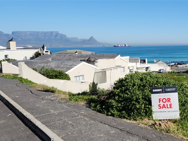 583 m² Land available in Bloubergstrand