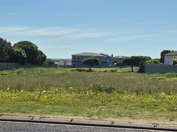 1 268 m² Land