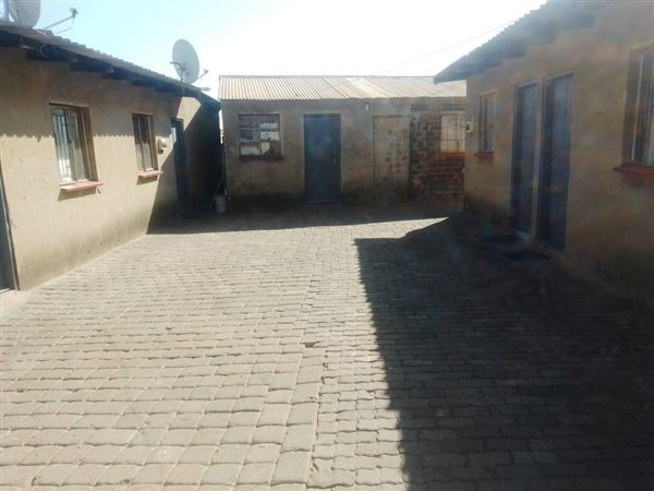 2 Bedroom House 2 Bedroom House