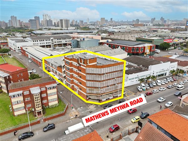 979  m² Commercial space