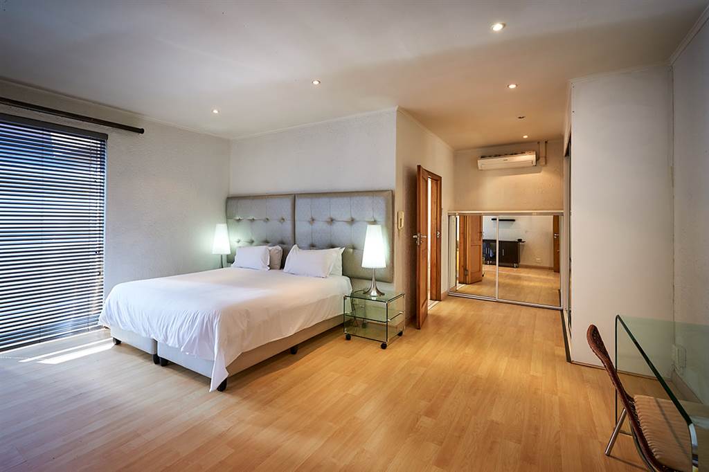 4 Bed Cluster in Sandton City photo number 13