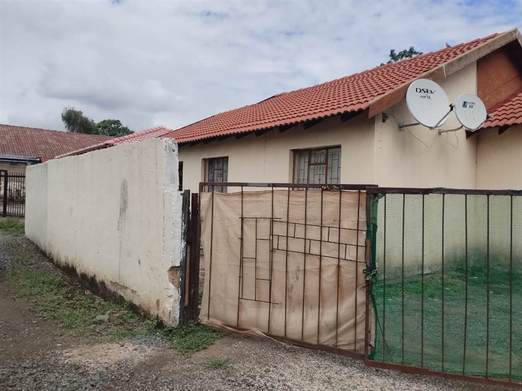 3 Bed House in Rustenburg North photo number 1