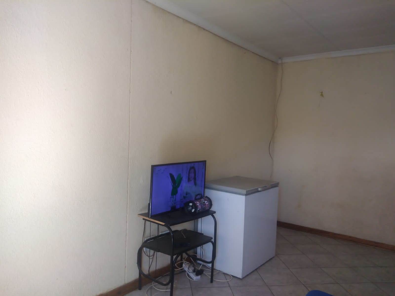 3 Bed House in Rustenburg North photo number 8
