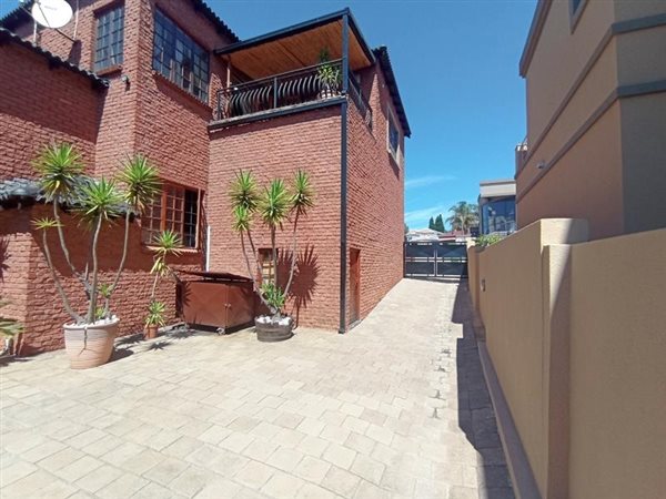 4 Bed House in Bassonia Estate