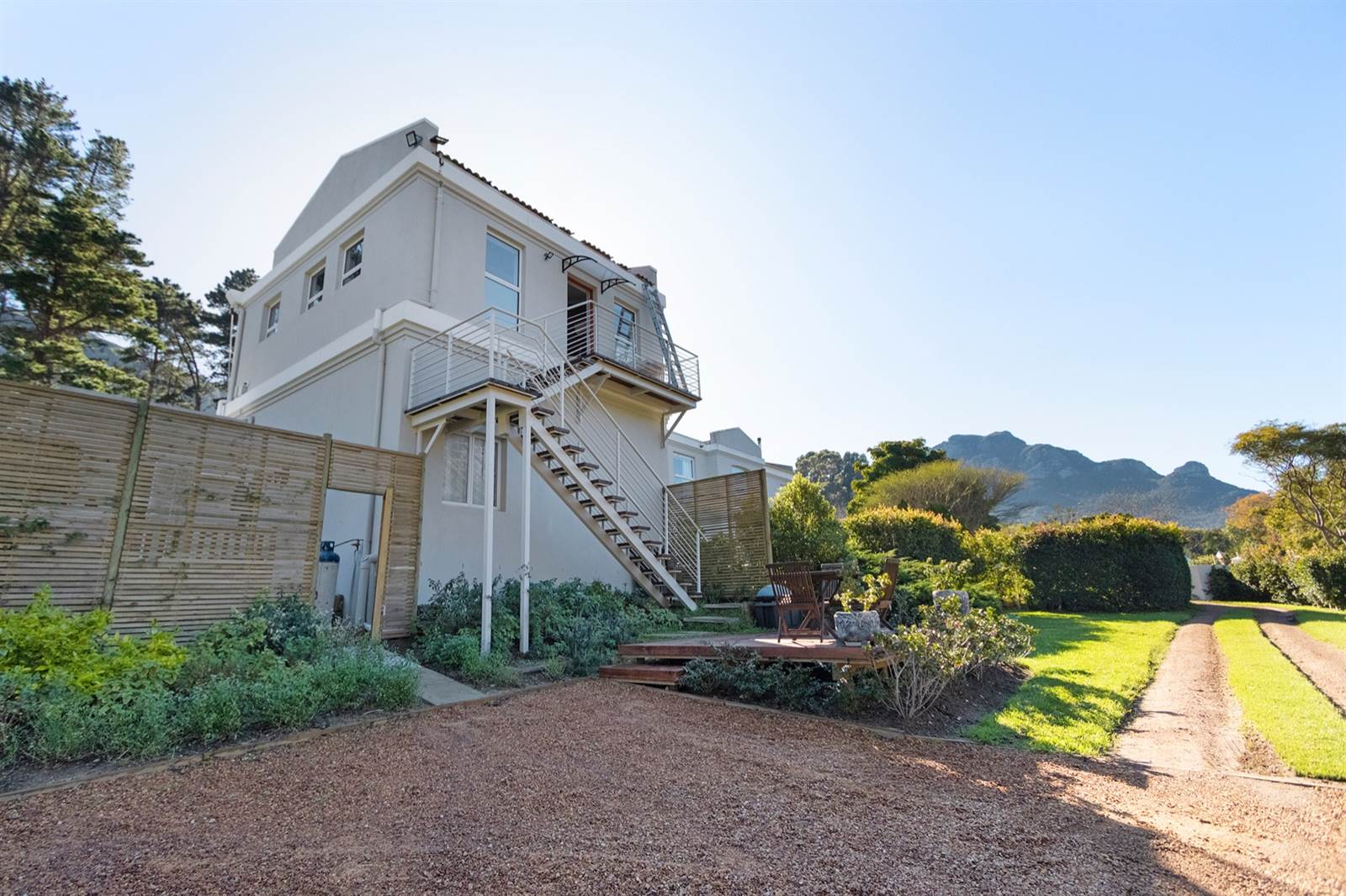 1 Bed Apartment in Hout Bay and surrounds photo number 4