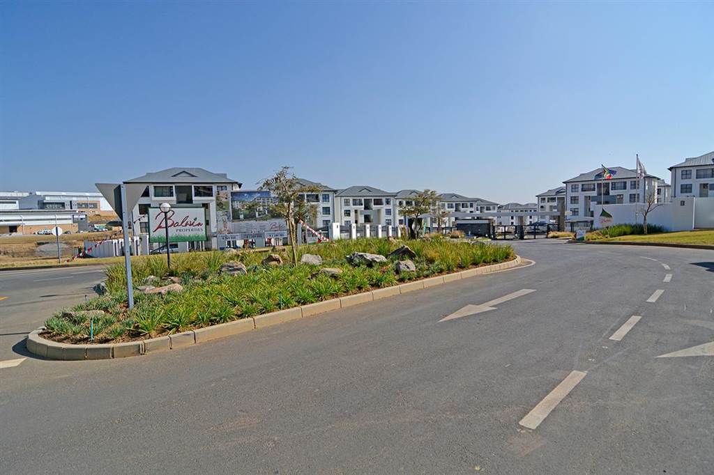 1 Bed Apartment in Modderfontein photo number 13